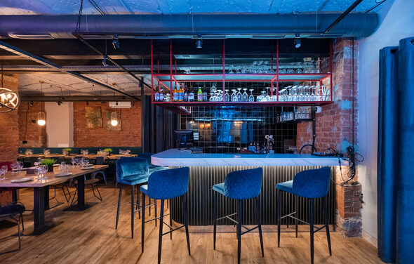 Розенштейн. Уютный зал в стиле лофт 120 кв.м