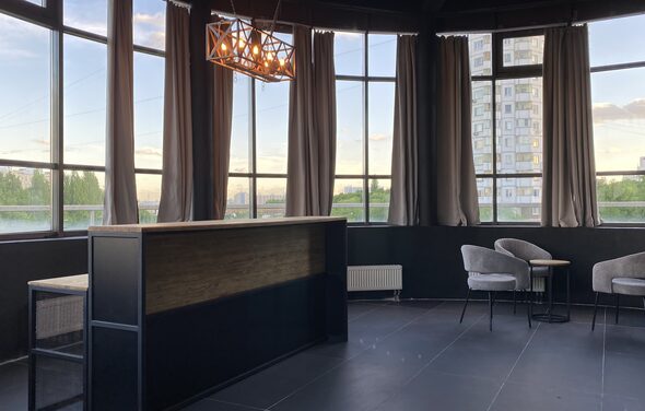 Высота Лофт Панорамный лофт в строгих тонах