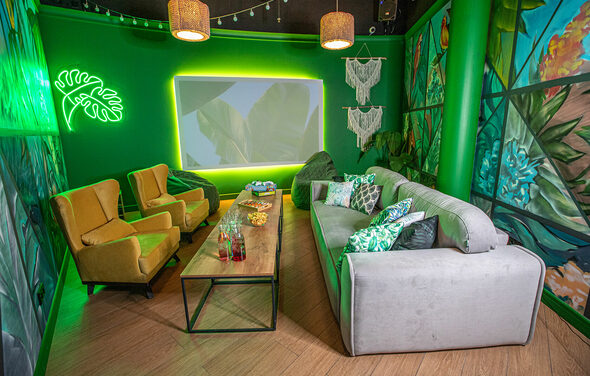 Лофт-зал в зелёных тонах