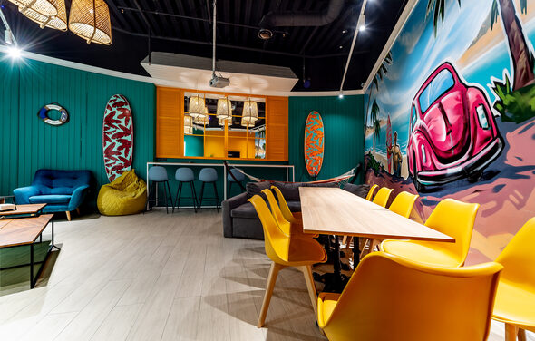 Лофт-зал в пляжном стиле