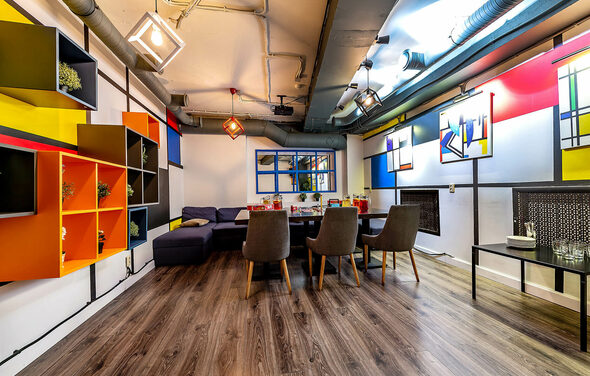 Лофт-зал в художественном стиле 