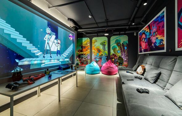 Лофт-зал с героями мультсериала