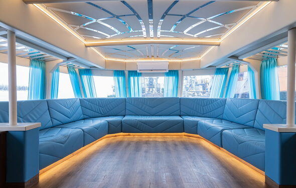 Двухпалубный теплоход премиум класса