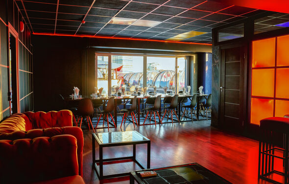 ТехноБар. Просторный лофт-зал с выходом на крышу 