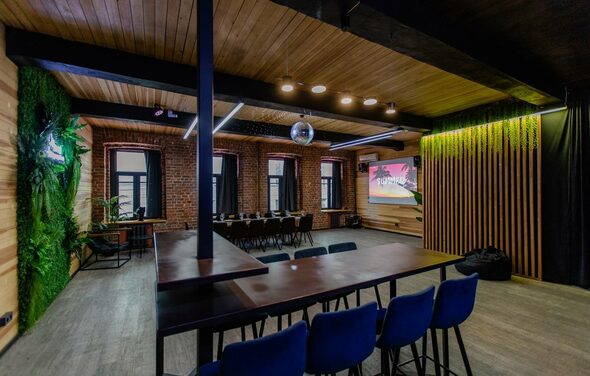 Стильный лофт с фотозоной и выходом на залив