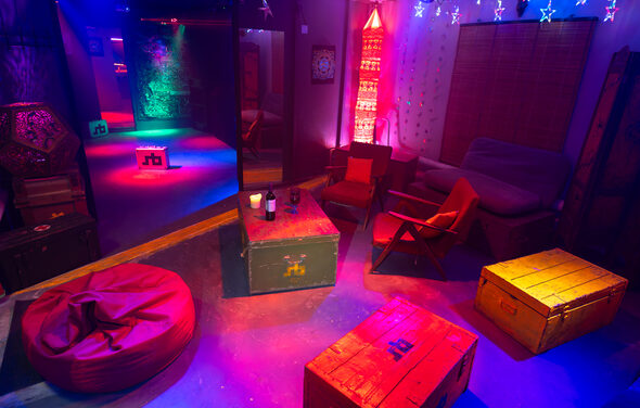 Клуб с профессиональным звуковым оборудованием