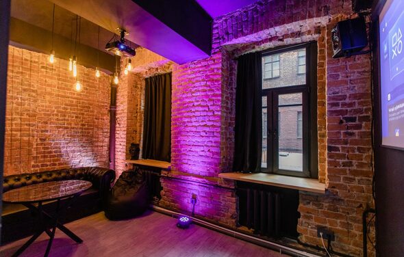 Стильная лаундж комната с приставкой