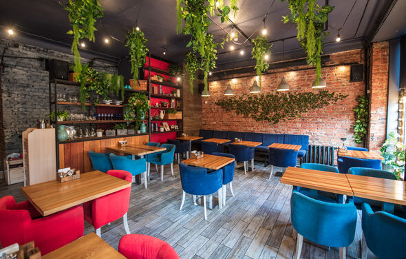 Эко-лофт с зелеными растениями