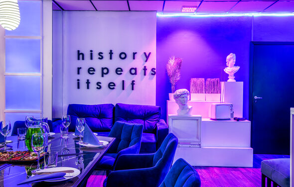 Liberty. Яркий лофт-зал в бело-синем оформлении 