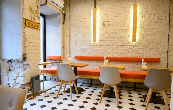 Б. 23 Светлое кафе под закрытие 