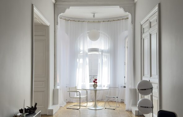 Светлая фотостудия с циклорамой 