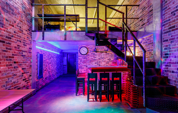 Двухуровневый лофт с витражным остеклением