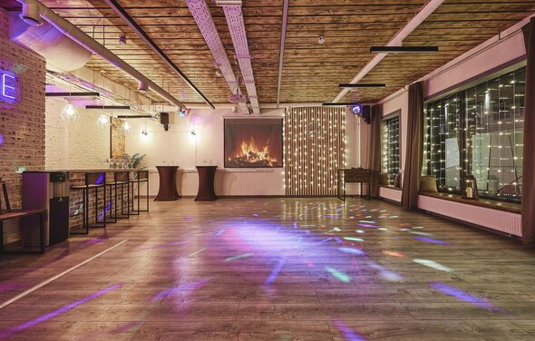 Loft Lodge 8. Яркий зал со светомузыкой