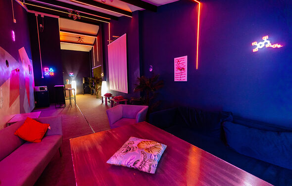 Тёмный лофт для вечеринок 