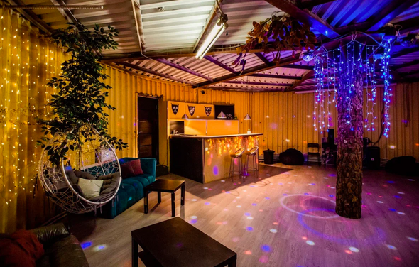 EmpireLoft Светлый лофт с деревом на Партизанской