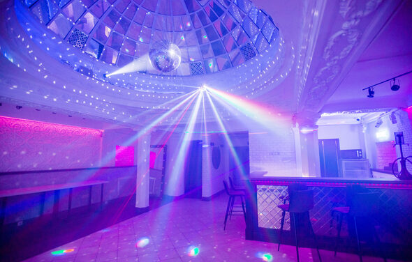 Атмосферное пространство с зеркальным куполом