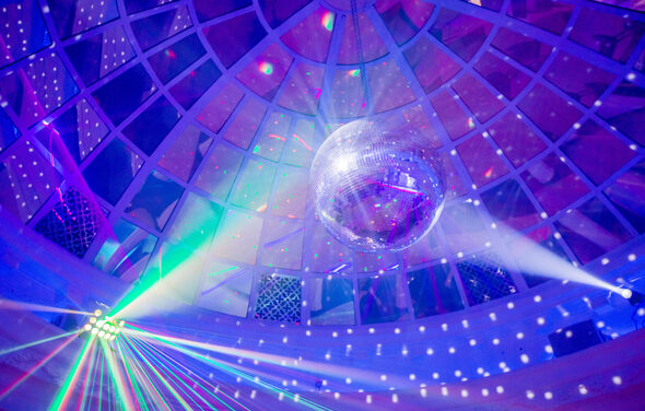 Атмосферное пространство с зеркальным куполом