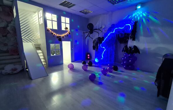 Яркий лофт-зал для детских мероприятий