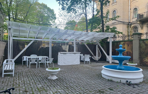 Особняк Летняя площадка с фонтаном