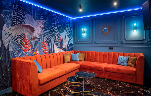 N-Joy Яркий лофт-зал