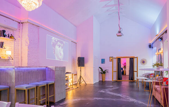 Просторный лофт с верандой и внутренним двориком