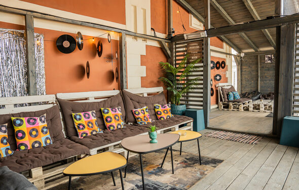 Атмосферное пространство с верандой для любых мероприятий