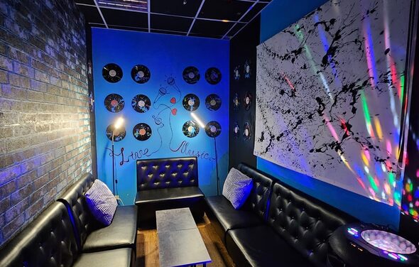 Типичный Питер. Лофт-зал в стиле диско