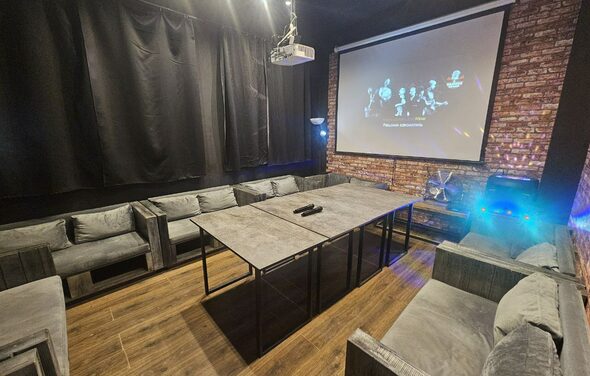 Типичный Питер. Зал с играми