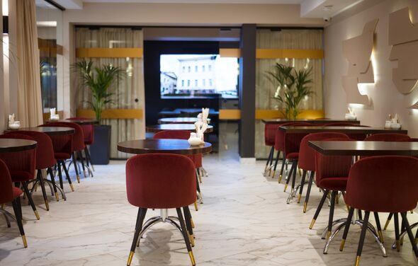 Статский Советник. Зал для небольшой компании