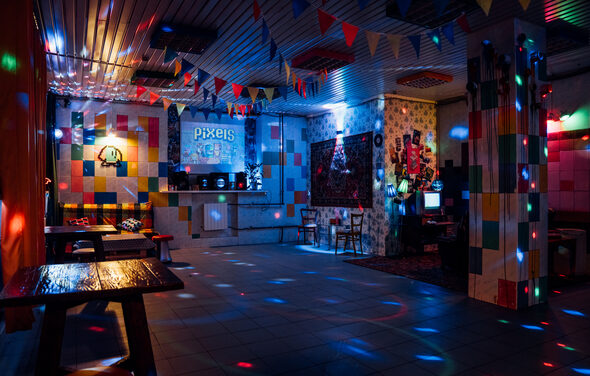 Зал "PIXELS". Яркая площадка в стилистике 90-х