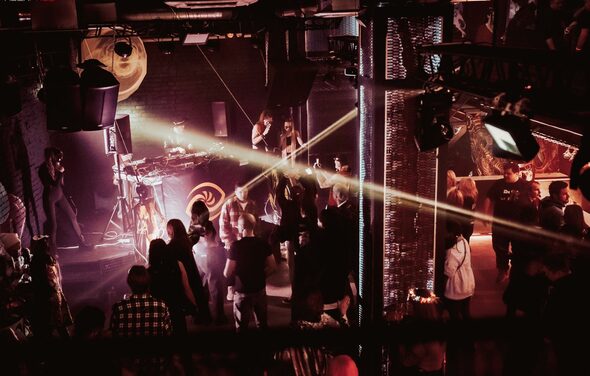 BarFly. Просторный клубный лофт