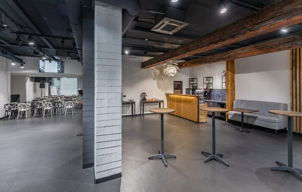 Светлый просторный зал