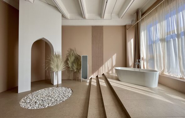 Светлый зал в бежевых тонах