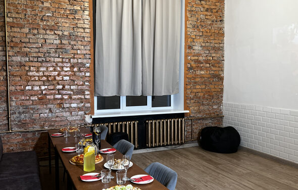 Лофт малый. Яркий лофт-зал