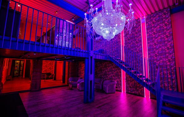 Стильный двухуровневый лофт