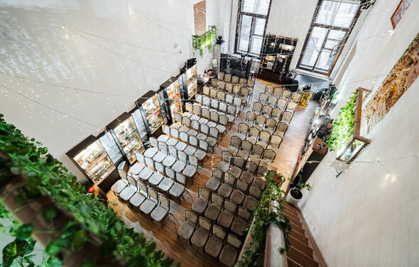 Белый зал в стиле лофт