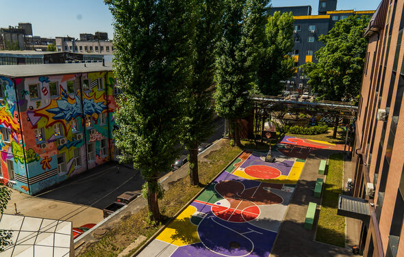 Яркое уличное пространство