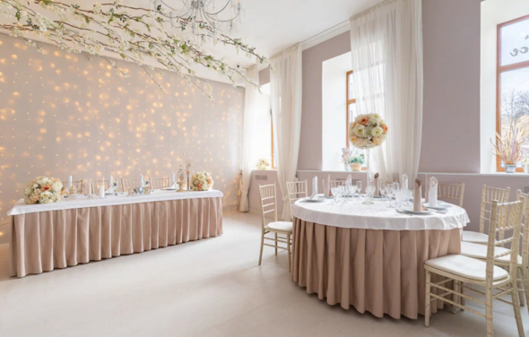 Прованс. Просторный банкетный зал в центре