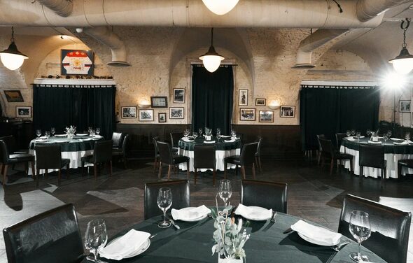 LAMB. Банкетный зал с винным погребом 