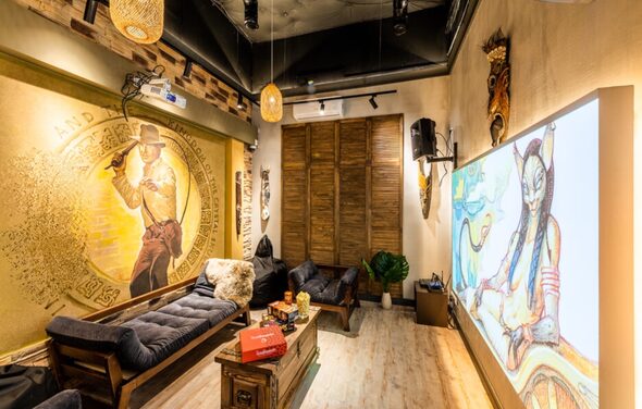 Лофт зал в индийском стиле