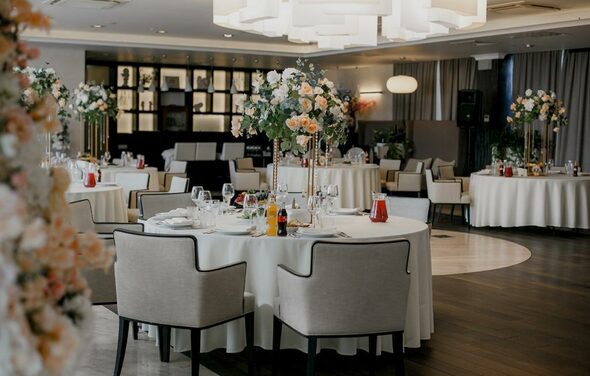 Доктор на крыше. Банкетный зал с открытой верандой