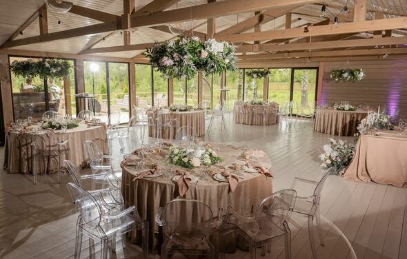 Банкетный зал в загородном клубе "Любовь"