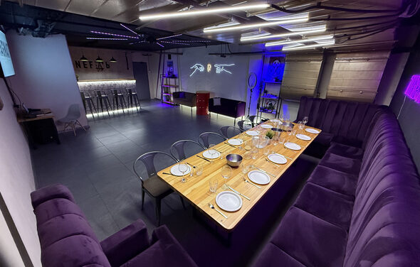 Просторный лофт с барной стойкой