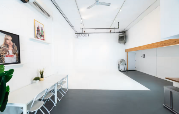 Photo / Video Studio at HAPPYMONDAY Studio