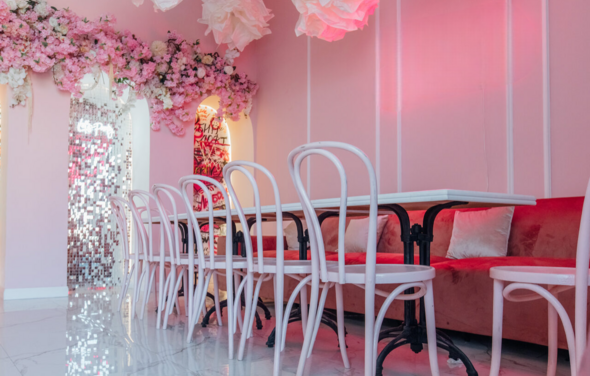 Зал Барби. Лофт с нежными цветами