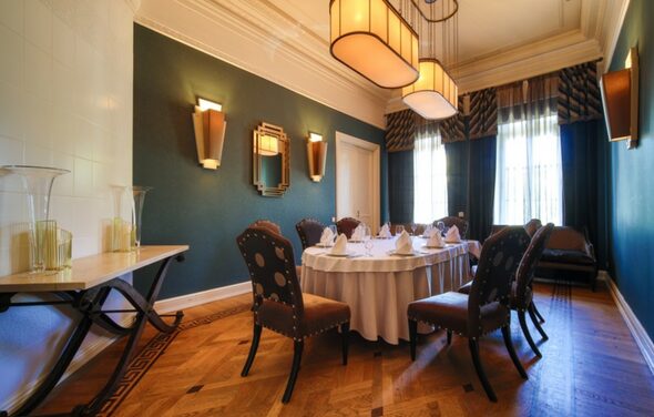 Банкетный зал в классическом стиле на 10 персон