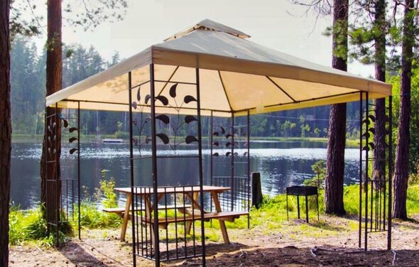 Беседки на берегу в парке «Greenvald»