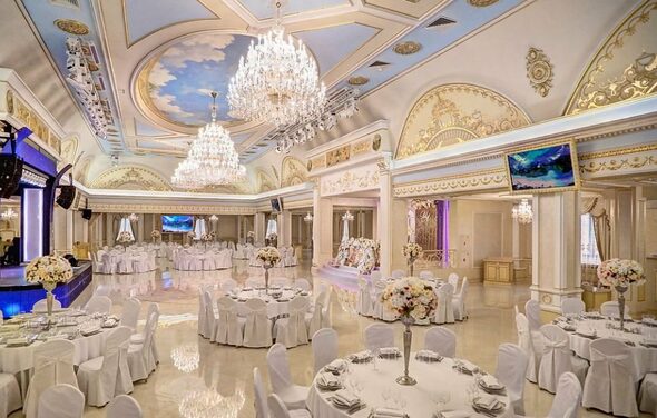 Парадайз. Банкетный зал с колоннами