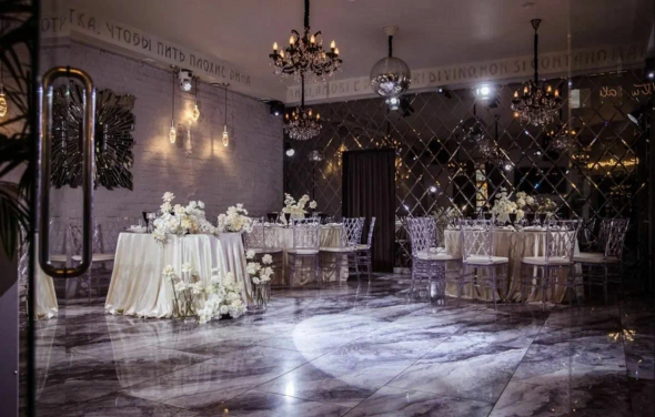 Vinity. Банкетный зал с архитектурой 19 века