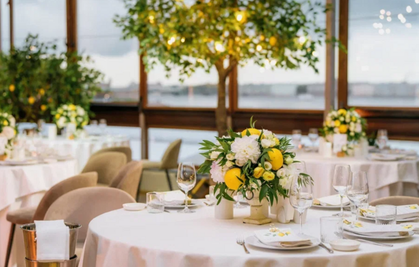 Магадан. Банкетный зал на теплоходе